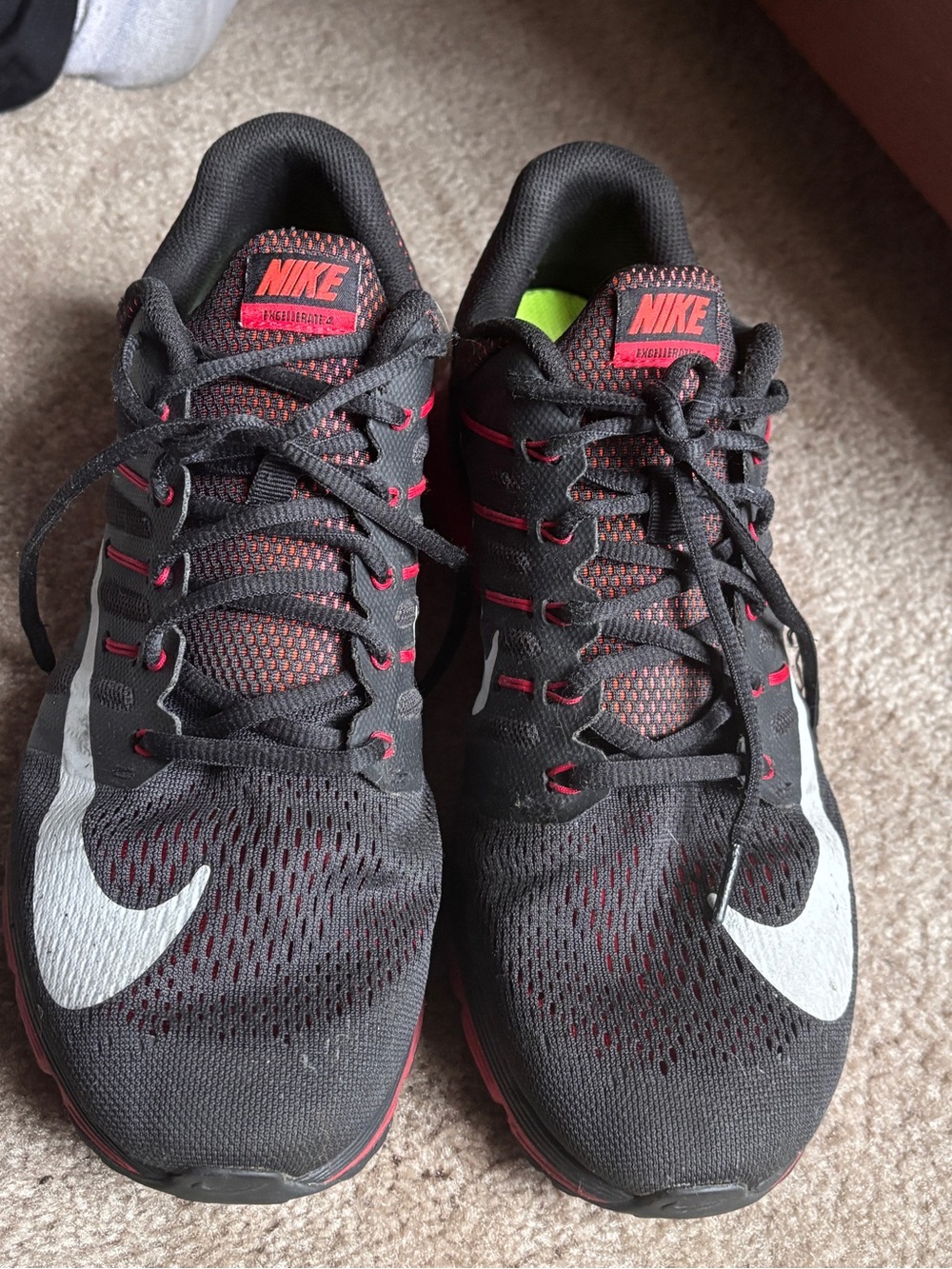 Nike Black and Red Men's Athletic Running Shoes with White Swoosh